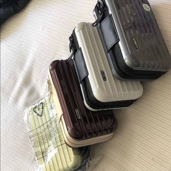 RIMOWA Travel Amenity Case -Eva Air - Picture 6 of 8